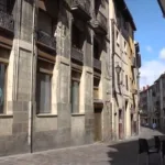 Descubre la mejor fiesta en la Calle de los Arquillos en Vitoria: ¡Una experiencia única en la ciudad!
