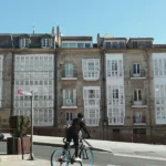 Descubre la belleza de la Plaza de la Virgen Blanca en Vitoria: Un destino imprescindible para tu viaje de turismo